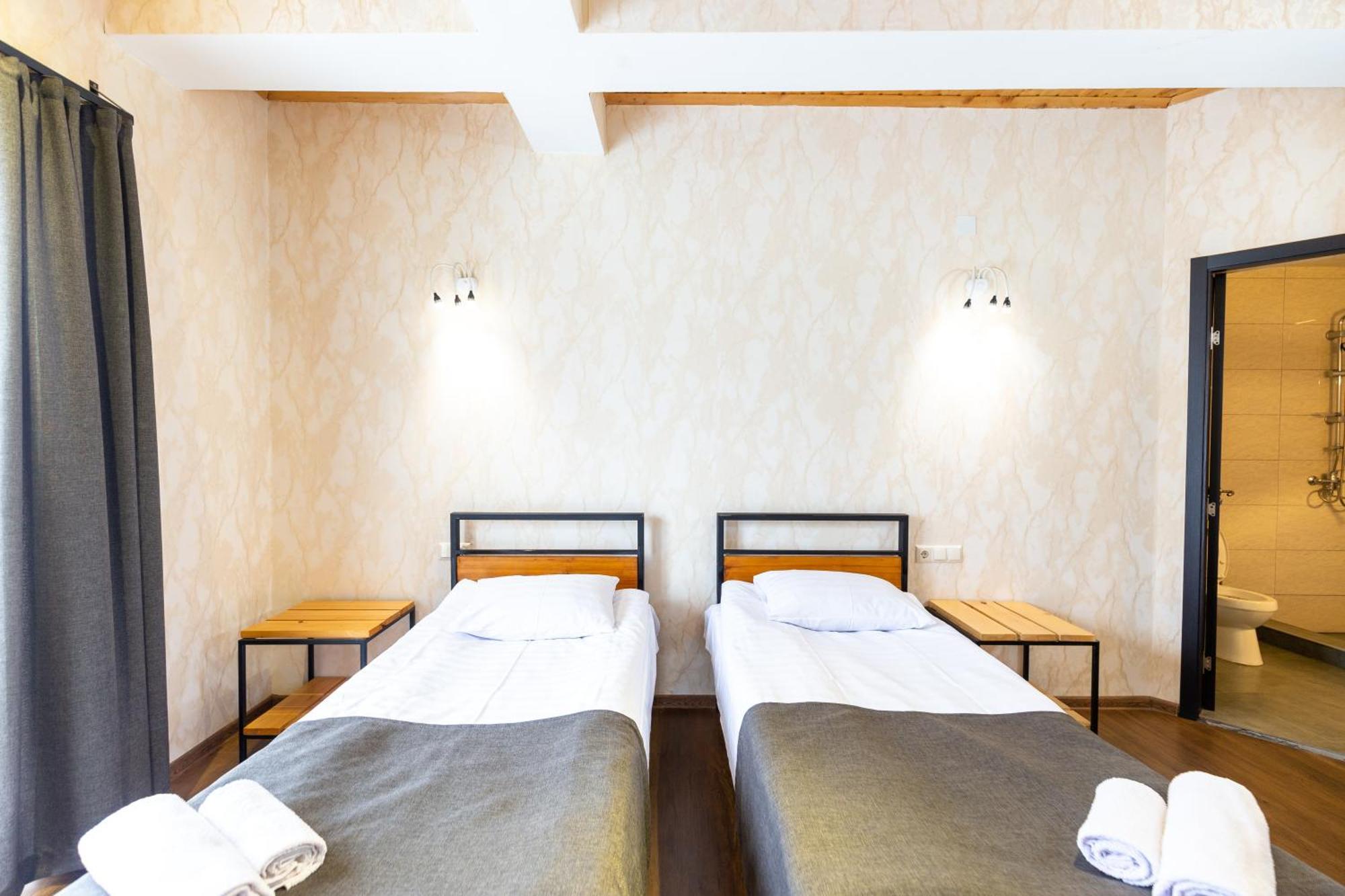 Mestia Hotel Amirani Ngoại thất bức ảnh