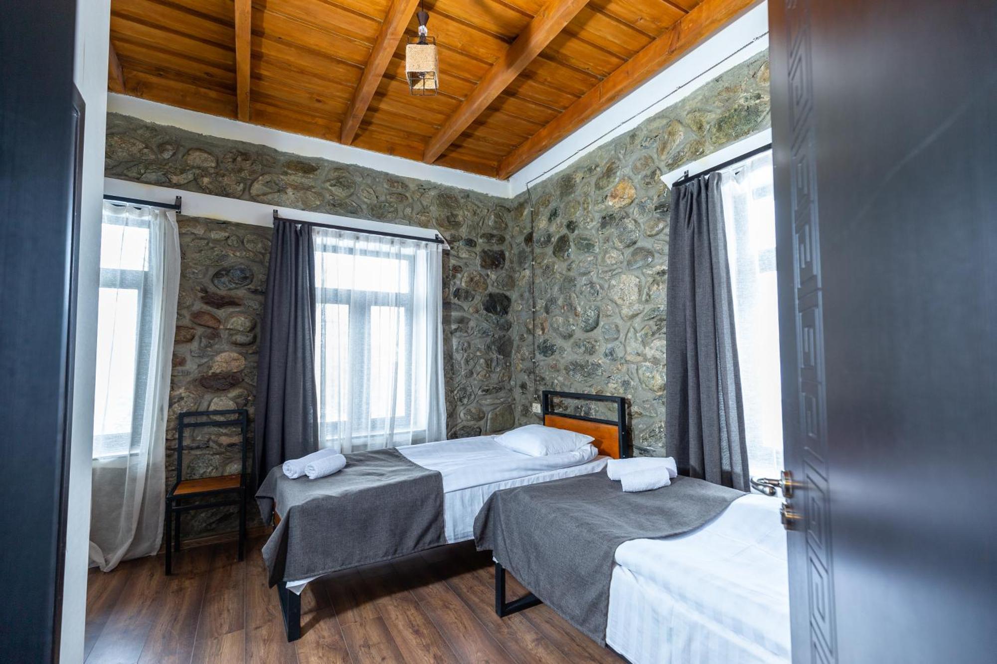 Mestia Hotel Amirani Ngoại thất bức ảnh