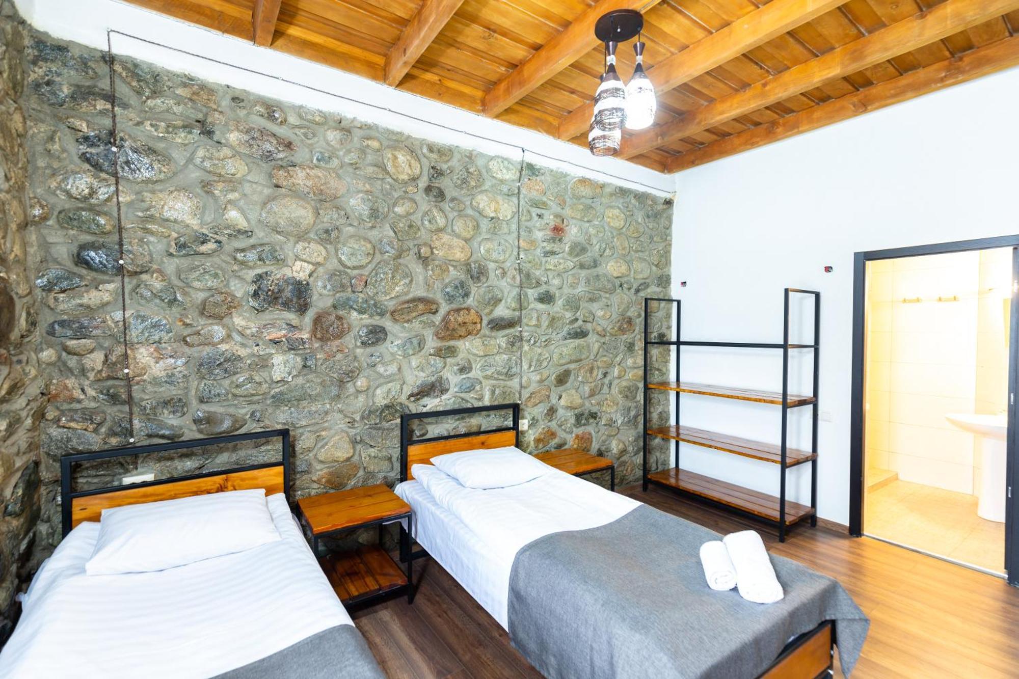 Mestia Hotel Amirani Ngoại thất bức ảnh